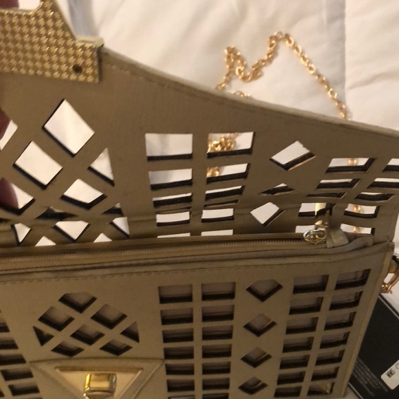 Laser cut gold clutch evening bag - Picture 3 of 5